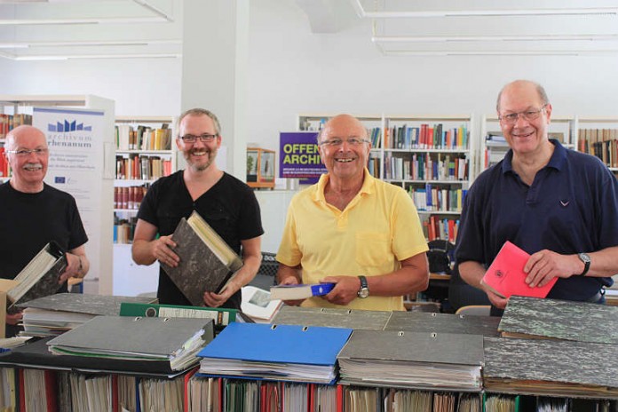 Der Speyerer Lions-Club übergibt dem Stadtarchiv umfangreiche historische Unterlagen